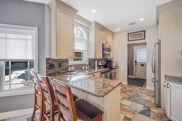 24 Embassy Road, Selden, NY 11784