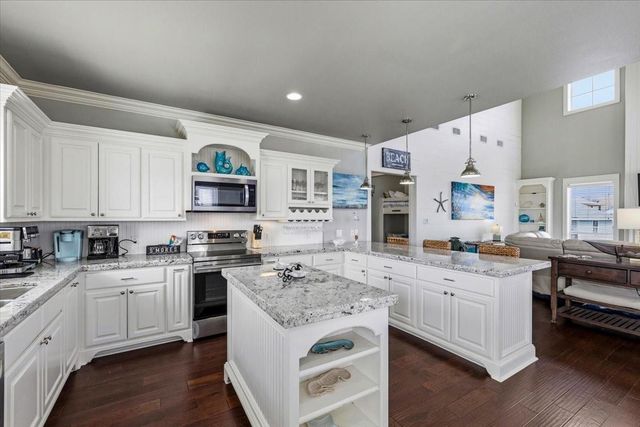 839 Eastview, Crystal Beach, TX 77650