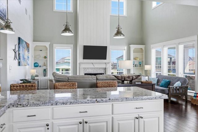 839 Eastview, Crystal Beach, TX 77650
