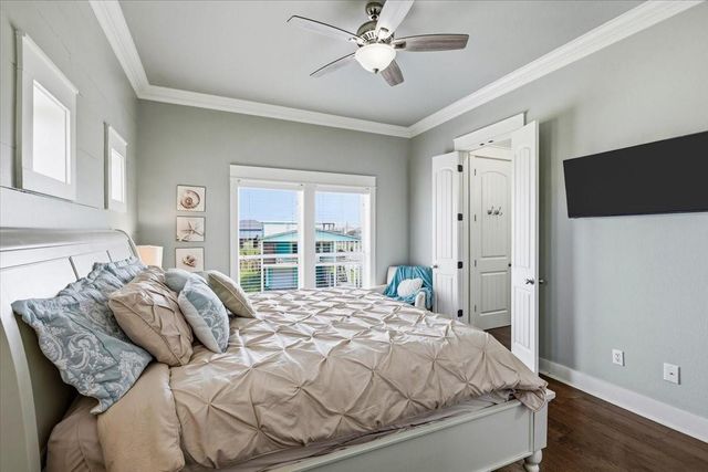 839 Eastview, Crystal Beach, TX 77650