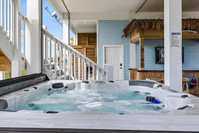 839 Eastview, Crystal Beach, TX 77650