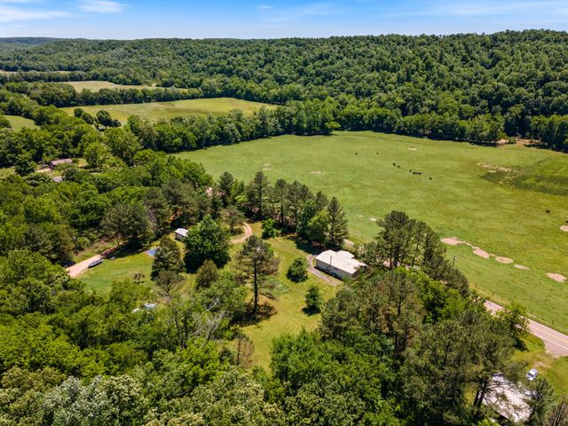 5772 Highway 438, W, Linden, TN 37096