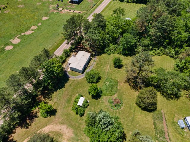 5772 Highway 438, W, Linden, TN 37096