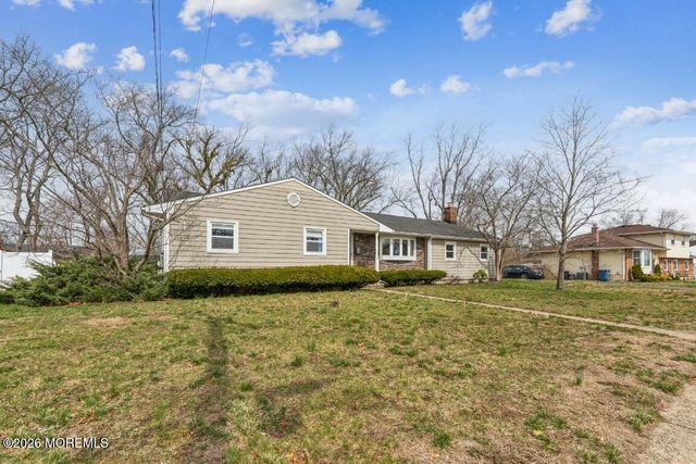 26 Lexington Road, Howell, NJ 07731