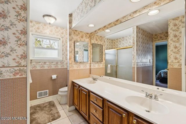 26 Lexington Road, Howell, NJ 07731