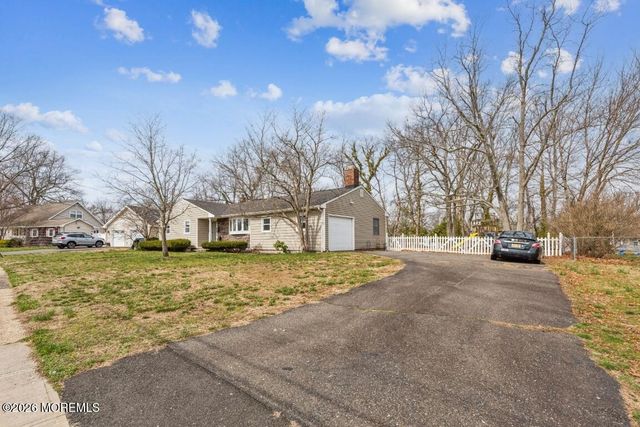 26 Lexington Road, Howell, NJ 07731