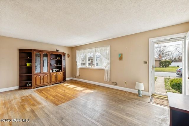 26 Lexington Road, Howell, NJ 07731