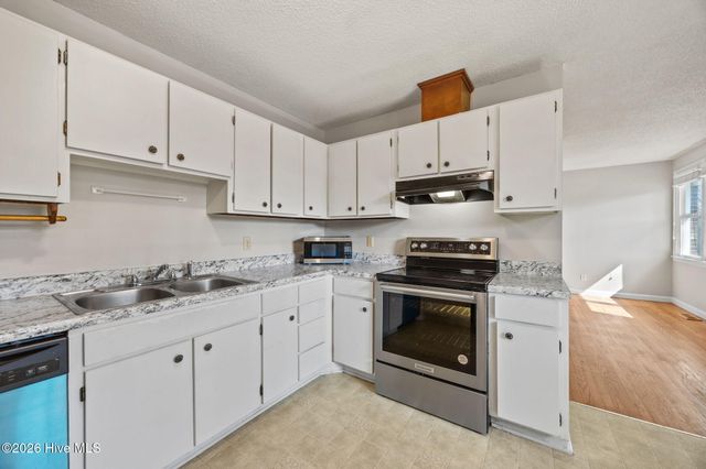 2909 Northwoods Drive, Jacksonville, NC 28540