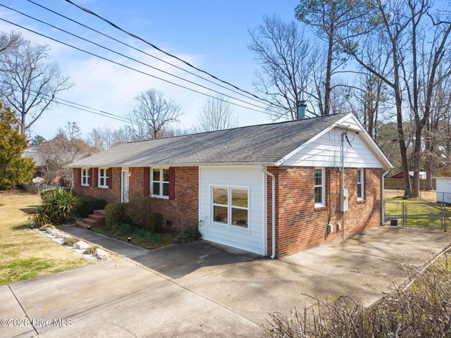 2909 Northwoods Drive, Jacksonville, NC 28540