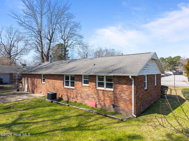 2909 Northwoods Drive, Jacksonville, NC 28540