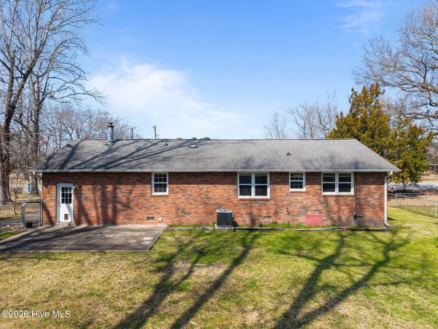 2909 Northwoods Drive, Jacksonville, NC 28540