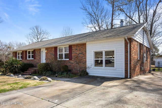 2909 Northwoods Drive, Jacksonville, NC 28540