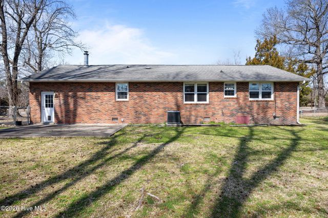 2909 Northwoods Drive, Jacksonville, NC 28540