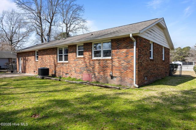 2909 Northwoods Drive, Jacksonville, NC 28540