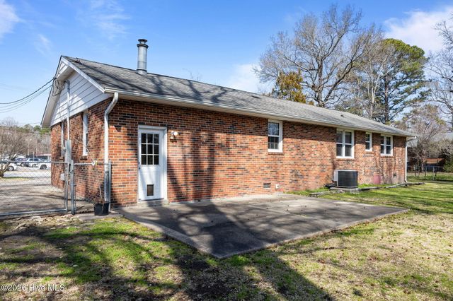 2909 Northwoods Drive, Jacksonville, NC 28540