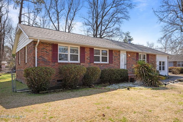 2909 Northwoods Drive, Jacksonville, NC 28540