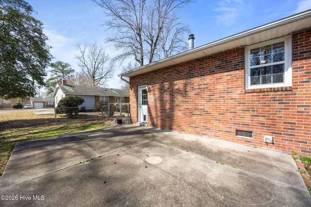 2909 Northwoods Drive, Jacksonville, NC 28540