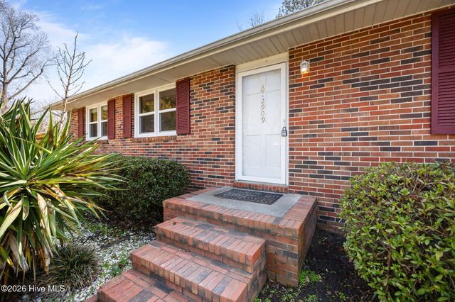 2909 Northwoods Drive, Jacksonville, NC 28540