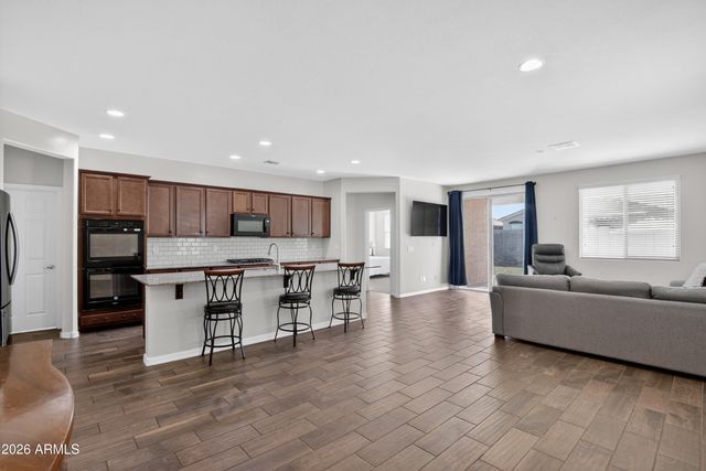 2069 W Kenton Way, San Tan Valley, AZ 85144