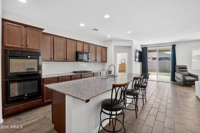 2069 W Kenton Way, San Tan Valley, AZ 85144