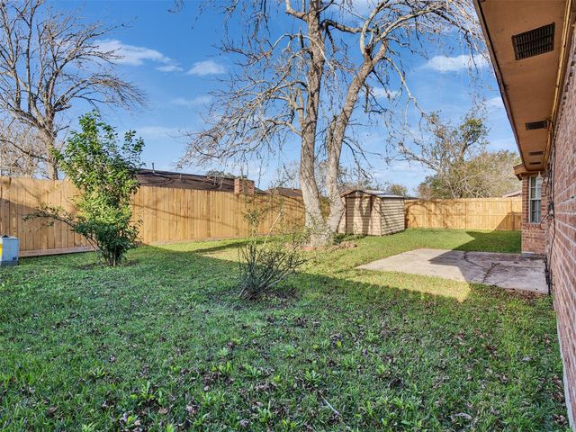 55 Sweetgum Court, Lake Jackson, TX 77566