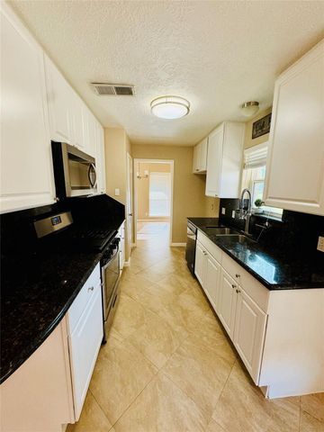 28922 Savannah Drive, Shenandoah, TX 77381