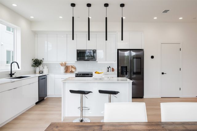 2213 AARHUS, Dallas, TX 75204