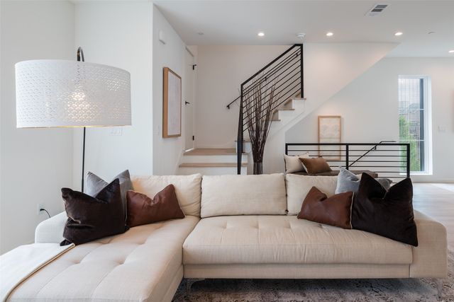 2213 AARHUS, Dallas, TX 75204