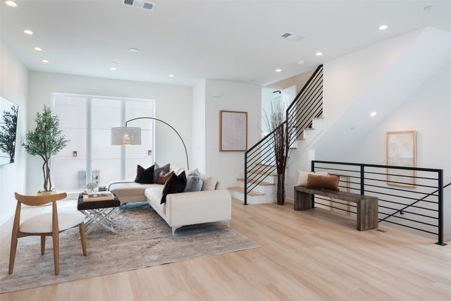 2213 AARHUS, Dallas, TX 75204