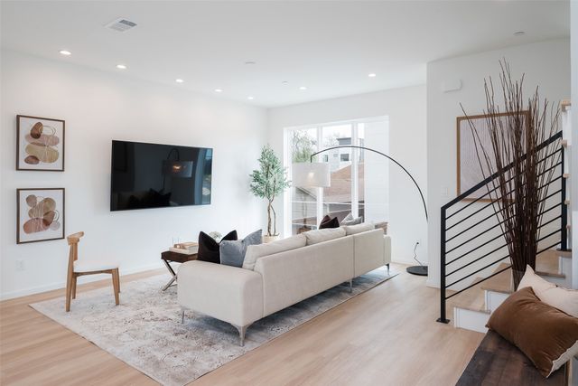 2213 AARHUS, Dallas, TX 75204