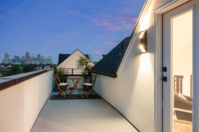 2213 AARHUS, Dallas, TX 75204