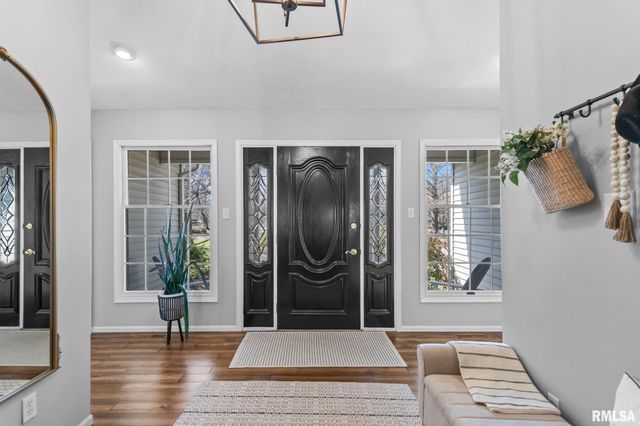 5930 N LAKE Road, Springfield, IL 62711