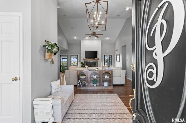 5930 N LAKE Road, Springfield, IL 62711