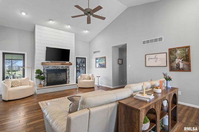 5930 N LAKE Road, Springfield, IL 62711