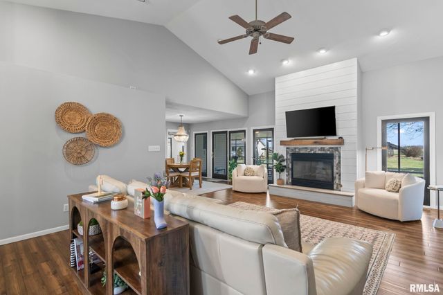 5930 N LAKE Road, Springfield, IL 62711