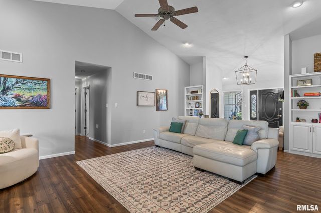 5930 N LAKE Road, Springfield, IL 62711