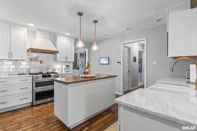 5930 N LAKE Road, Springfield, IL 62711