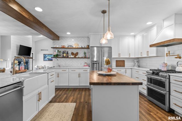 5930 N LAKE Road, Springfield, IL 62711