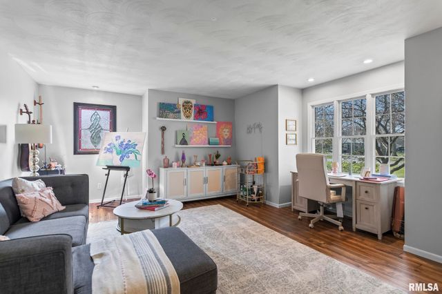 5930 N LAKE Road, Springfield, IL 62711