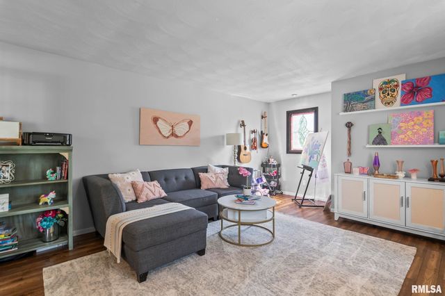 5930 N LAKE Road, Springfield, IL 62711