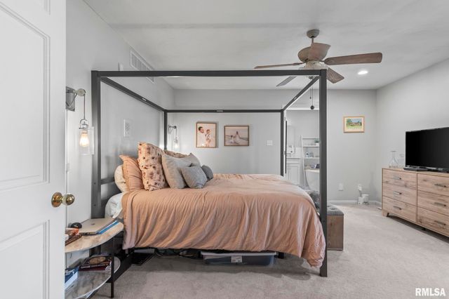 5930 N LAKE Road, Springfield, IL 62711