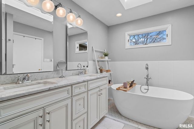 5930 N LAKE Road, Springfield, IL 62711