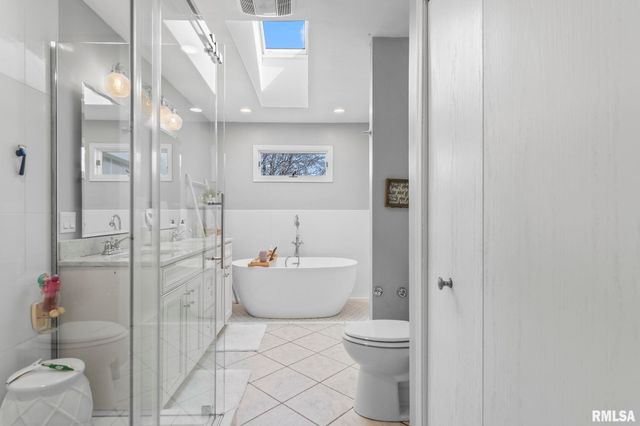 5930 N LAKE Road, Springfield, IL 62711