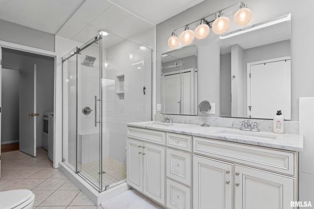 5930 N LAKE Road, Springfield, IL 62711