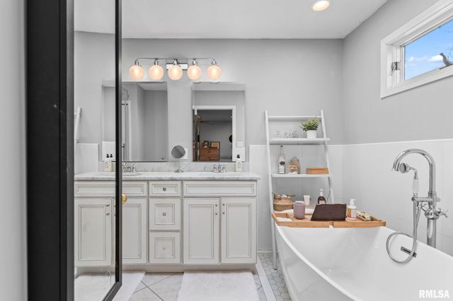 5930 N LAKE Road, Springfield, IL 62711