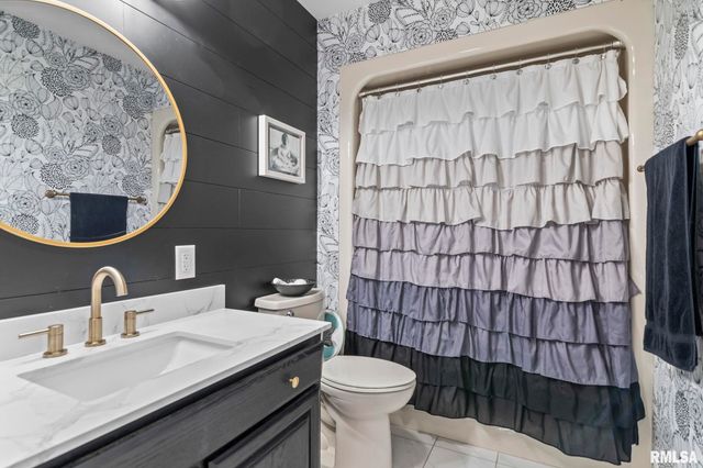 5930 N LAKE Road, Springfield, IL 62711