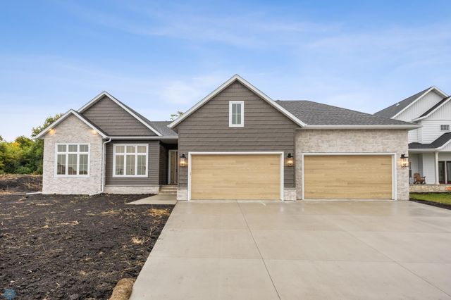 5541 31st Street S, Fargo, ND 58104