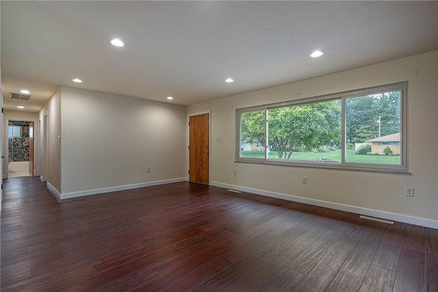 1100 Donson Drive, Kettering, OH 45429