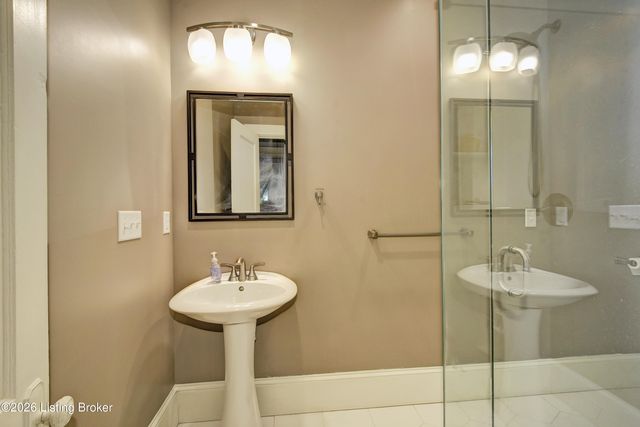 2005 Eastern Pkwy, Louisville, KY 40204