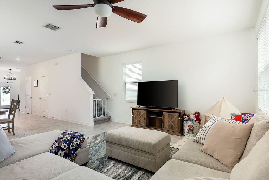 Image 12 of property listing at 9935 INTRODUCTION WAY, Orlando, FL 32832
